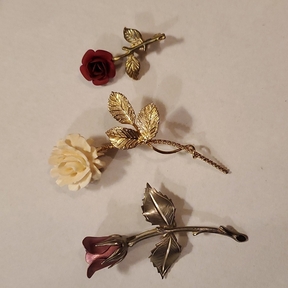 Beautiful Brooch Set
